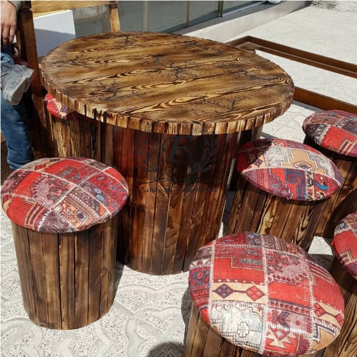 پاف و میز گرد